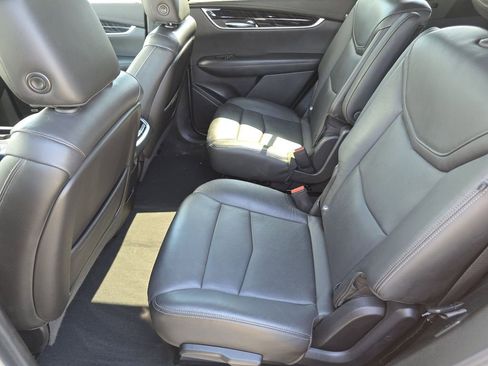 Used 2020 Cadillac XT6 Premium Luxury FWD image 18