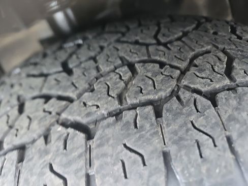 Used 2023 Ford Transit 250 Low Roof AWD w/ Exterior Upgrade Package image 33