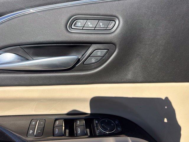 Used 2023 Cadillac Escalade Premium Luxury AWD/4WD image 15