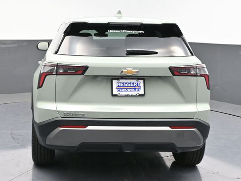 New 2026 Chevrolet Equinox LT w/ Convenience Package II FWD image 6