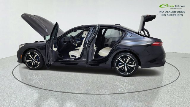 Used 2027 BMW 530i w/ M Sport Package RWD image 15