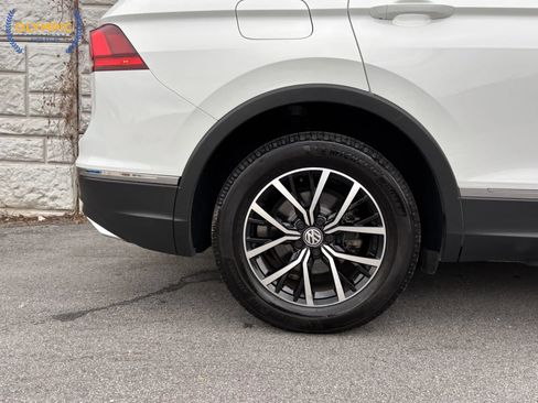 Used 2021 Volkswagen Tiguan SE image 12