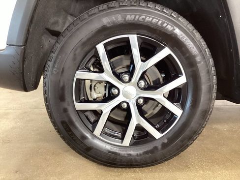 Used 2024 Jeep Grand Cherokee Limited w/ Luxury Tech Group II AWD/4WD image 40