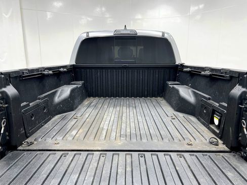 Used 2017 Toyota Tacoma Limited w/ Tow Package AWD/4WD image 29