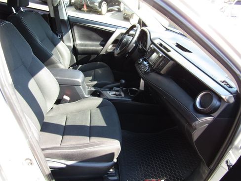 Used 2016 Toyota RAV4 XLE AWD/4WD image 19