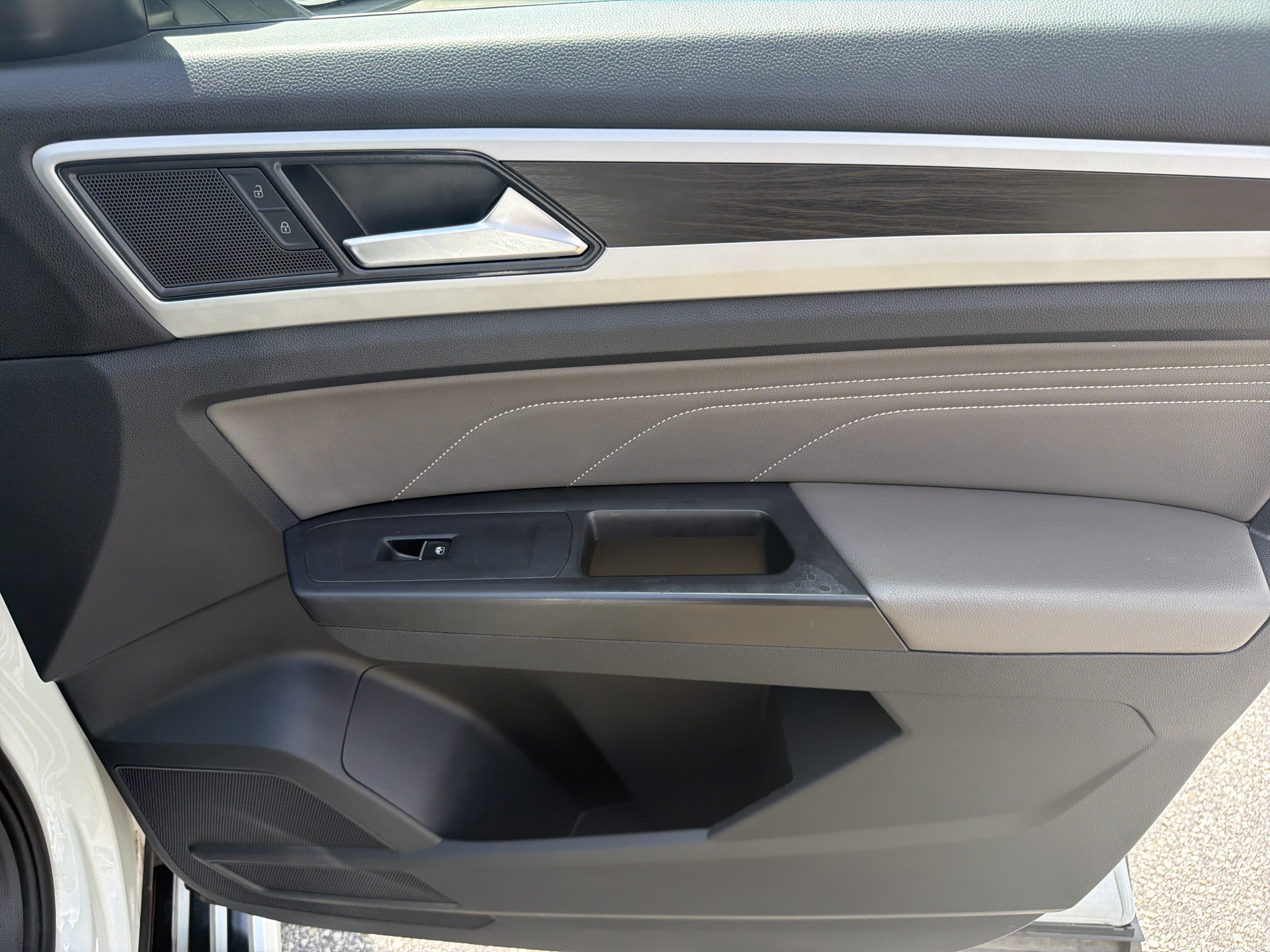 Used 2022 Volkswagen Atlas SE FWD image 24