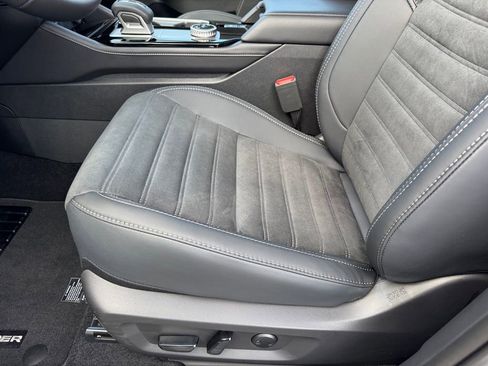 New 2025 Mitsubishi Outlander SE image 29