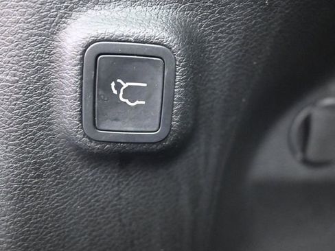 Used 2019 Jeep Cherokee Trailhawk image 24