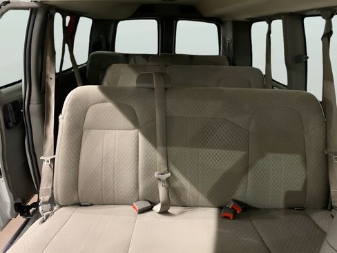 Used 2017 Chevrolet Express 3500 LS RWD image 11