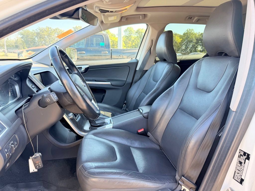 Used 2016 Volvo XC60 T5 Premier w/ Proximity Package AWD/4WD image 10