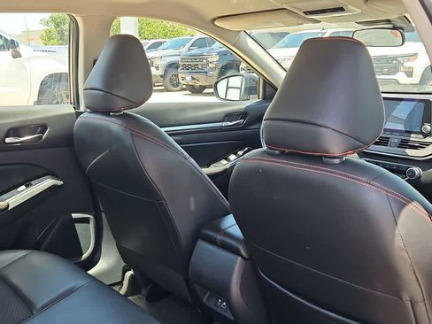 Used 2024 Nissan Altima 2.5 SR FWD image 17