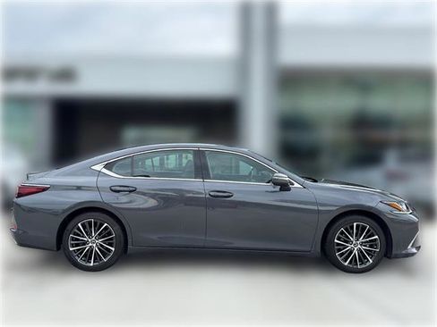 Used 2025 Lexus ES 350 w/ Premium Package FWD image 9