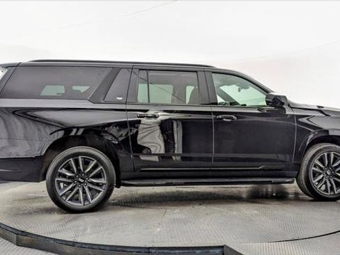 Used 2023 Cadillac Escalade ESV Sport AWD/4WD image 9