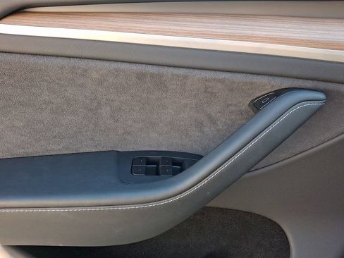 Used 2025 Tesla Model Y Long Range RWD image 12