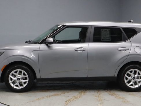 Used 2025 Kia Soul LX w/ LX Technology Package image 7