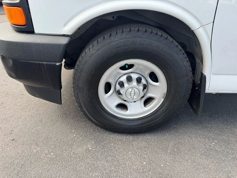 Used 2017 Chevrolet Express 3500 Extended image 13