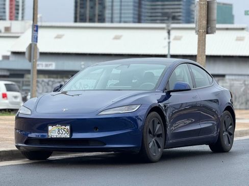 Used 2024 Tesla Model 3 Standard Range RWD image 1