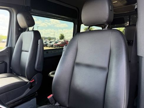 Used 2022 Mercedes-Benz Sprinter 2500 image 10