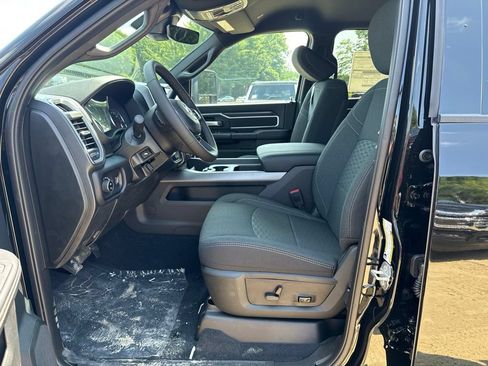 New 2026 RAM 2500 Big Horn AWD/4WD image 16