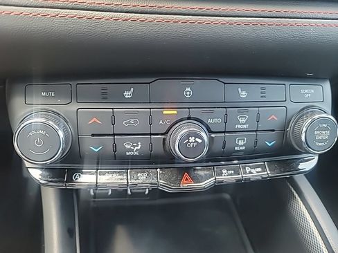 Used 2025 Dodge Durango GT RWD image 16