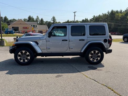 Used 2018 Jeep Wrangler Unlimited Sahara w/ LED Lighting Group AWD/4WD image 2