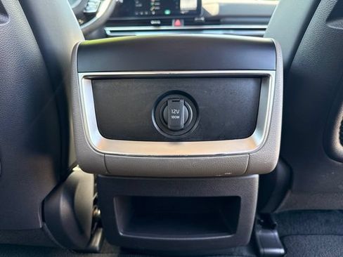 Used 2025 Kia Carnival FWD image 40