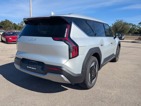 New 2026 Kia EV9 Wind image 5