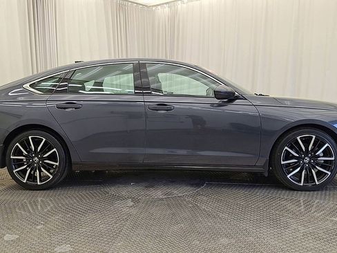 Used 2023 Honda Accord Touring image 4