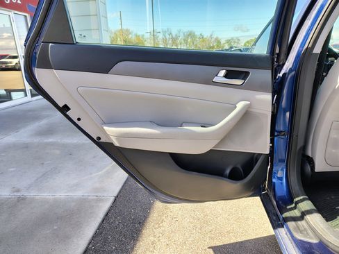 Used 2015 Hyundai Sonata SE w/ Option Group 09 FWD image 12