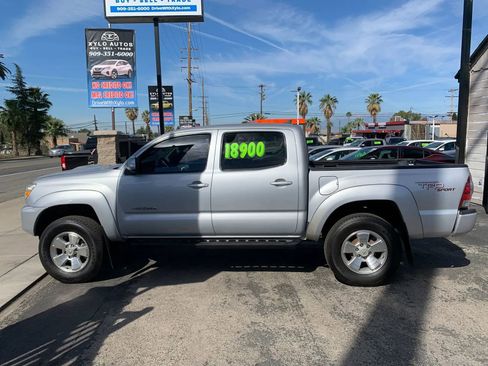 Used 2012 Toyota Tacoma 4x4 Double Cab w/ TRD Sport Pkg image 3