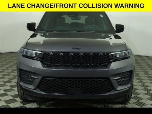 Used 2024 Jeep Grand Cherokee Altitude AWD/4WD image 11