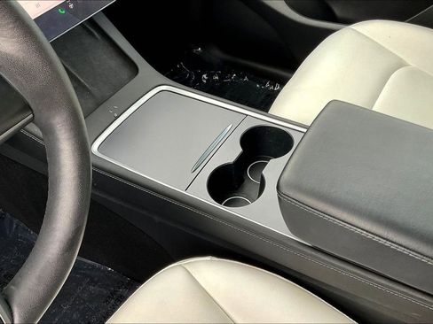 Used 2021 Tesla Model Y 2WD image 16