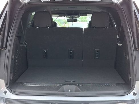 Used 2025 Chevrolet Suburban Premier AWD/4WD image 30