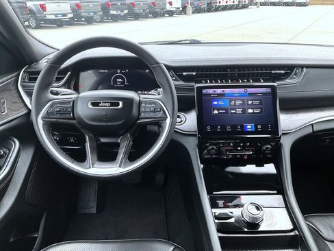 Used 2024 Jeep Grand Cherokee L Limited w/ Luxury Tech Group II image 12