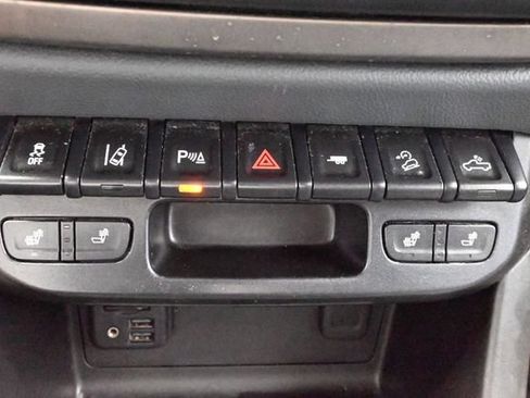 Used 2021 Chevrolet Colorado Z71 w/ Safety Package AWD/4WD image 42