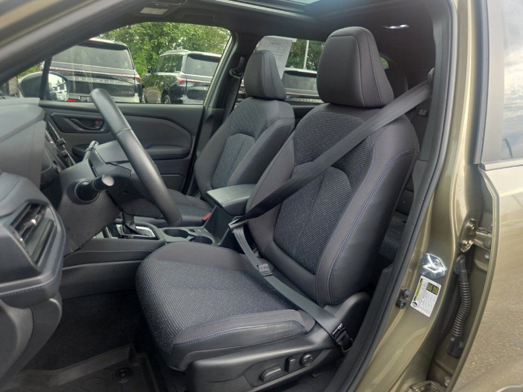 Used 2025 Subaru Forester Premium AWD/4WD image 31