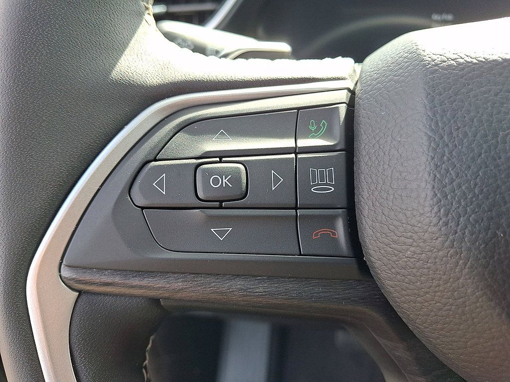 Used 2025 Jeep Grand Cherokee L Limited AWD/4WD image 23