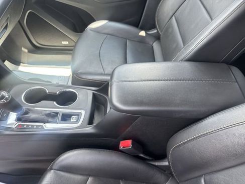 Used 2018 Chevrolet Equinox Premier FWD image 22