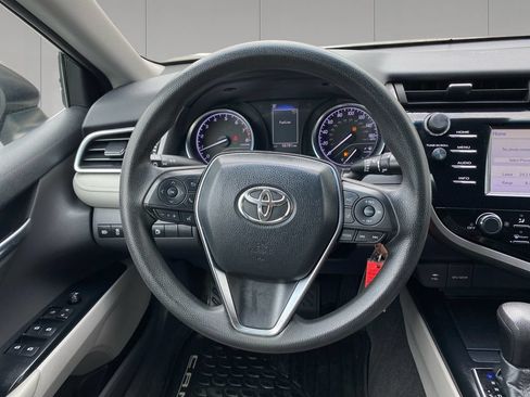 Used 2018 Toyota Camry FWD image 13
