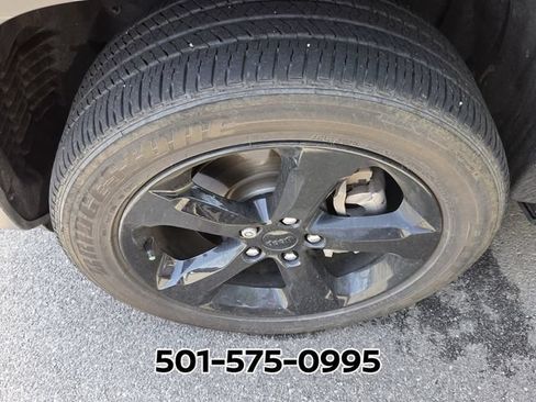 Used 2023 Jeep Grand Cherokee L Laredo AWD/4WD image 8