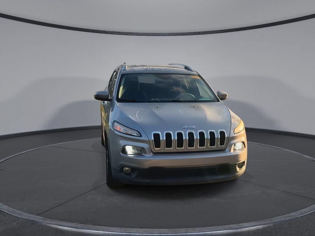 Used 2017 Jeep Cherokee Latitude FWD image 3