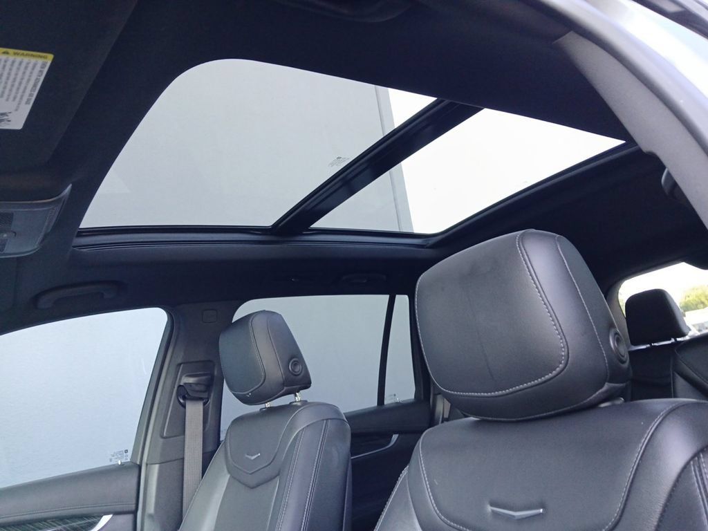 Used 2021 Cadillac XT6 Premium Luxury FWD image 7