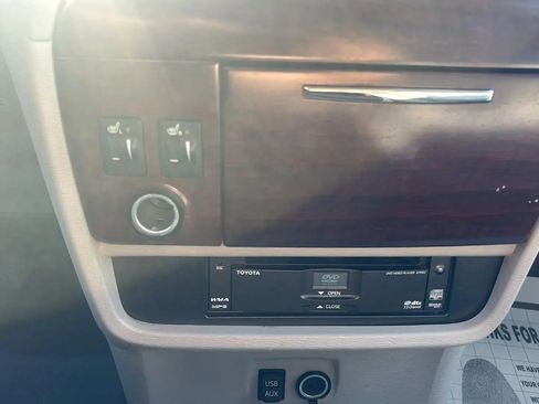 Used 2011 Toyota Sienna Limited w/ Premium Pkg AWD/4WD image 30