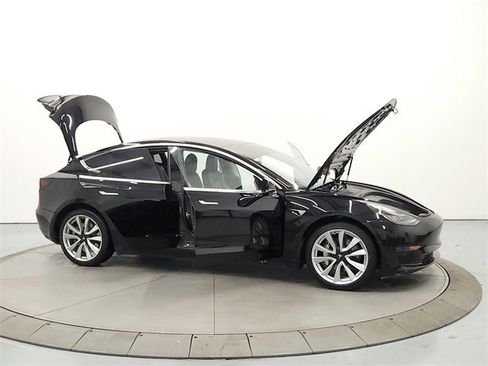 Used 2020 Tesla Model 3 Standard Range image 16