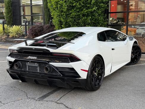Used 2021 Lamborghini Huracan EVO RWD image 12