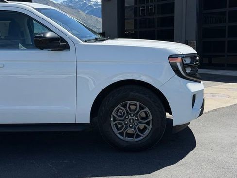 Used 2025 Ford Expedition Max XL AWD/4WD image 3