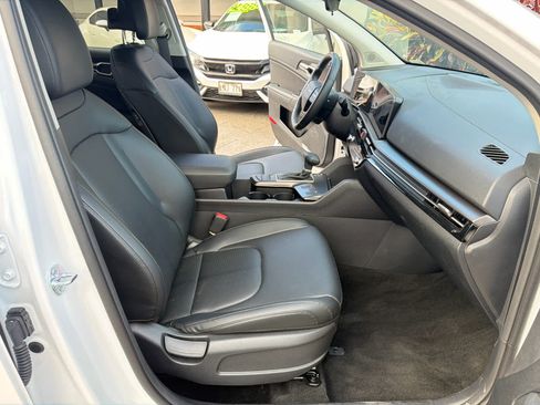 Used 2026 Kia Sportage EX FWD image 12