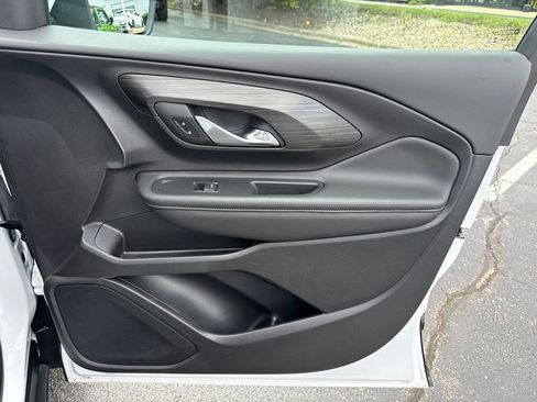 Used 2024 GMC Terrain SLE FWD image 34