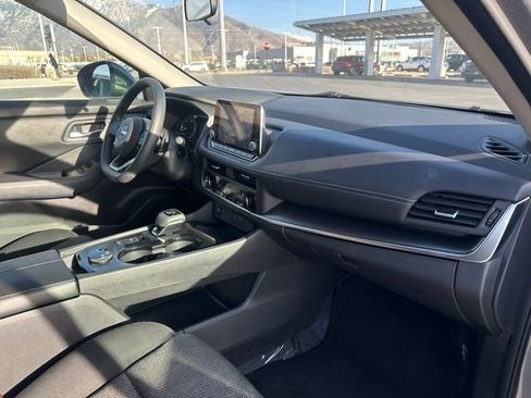 Used 2024 Nissan Rogue SV AWD/4WD image 19