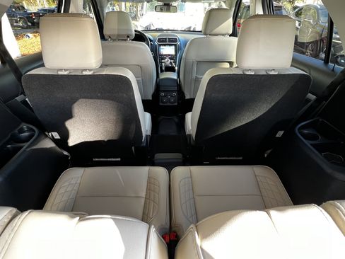 Used 2017 Ford Explorer Platinum image 52